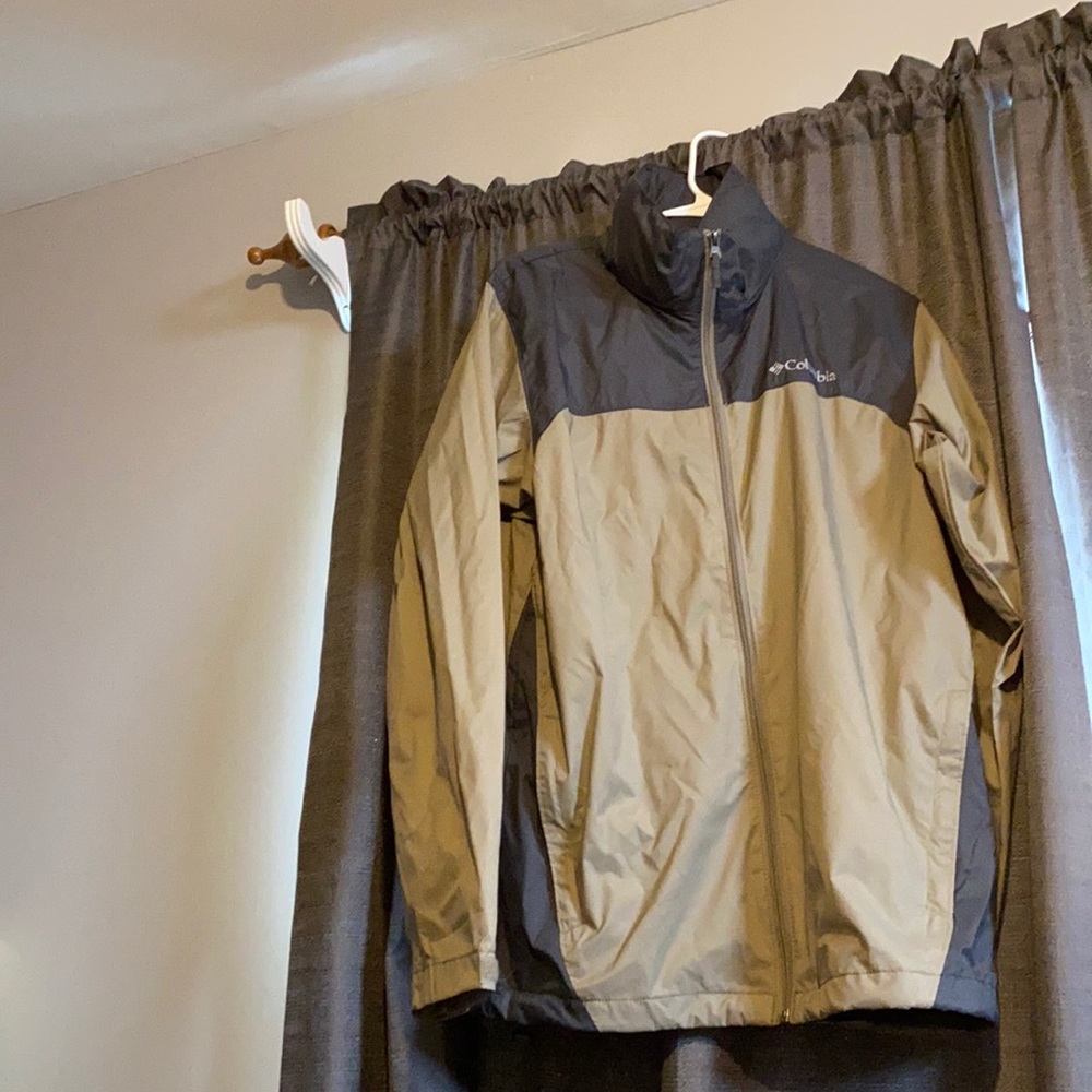 Men’s Columbia rain jacket